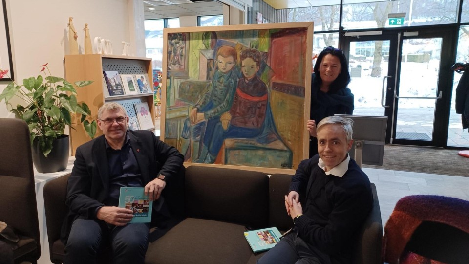 Lenkje til artikkel: Måleri av lokal kunstnar på rådhuset