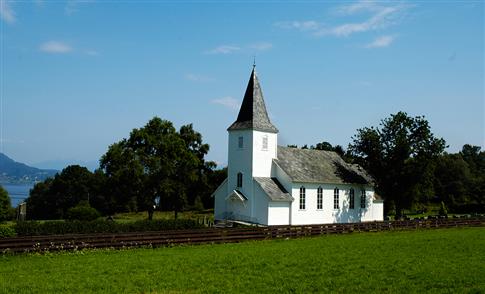 Bjoa kyrkje - Klikk for stort bilete