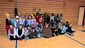 Karneval 1.-4. klasse februar 2015 - Klikk for stort bilete
