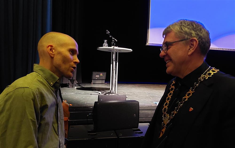 Bjørn Einar Romøren og Ole Johan Vierdal heldt begge innlegg. - Klikk for stort bilete